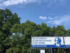 Sign welcoming visitors to the Beethoven City Bonn with trees behind